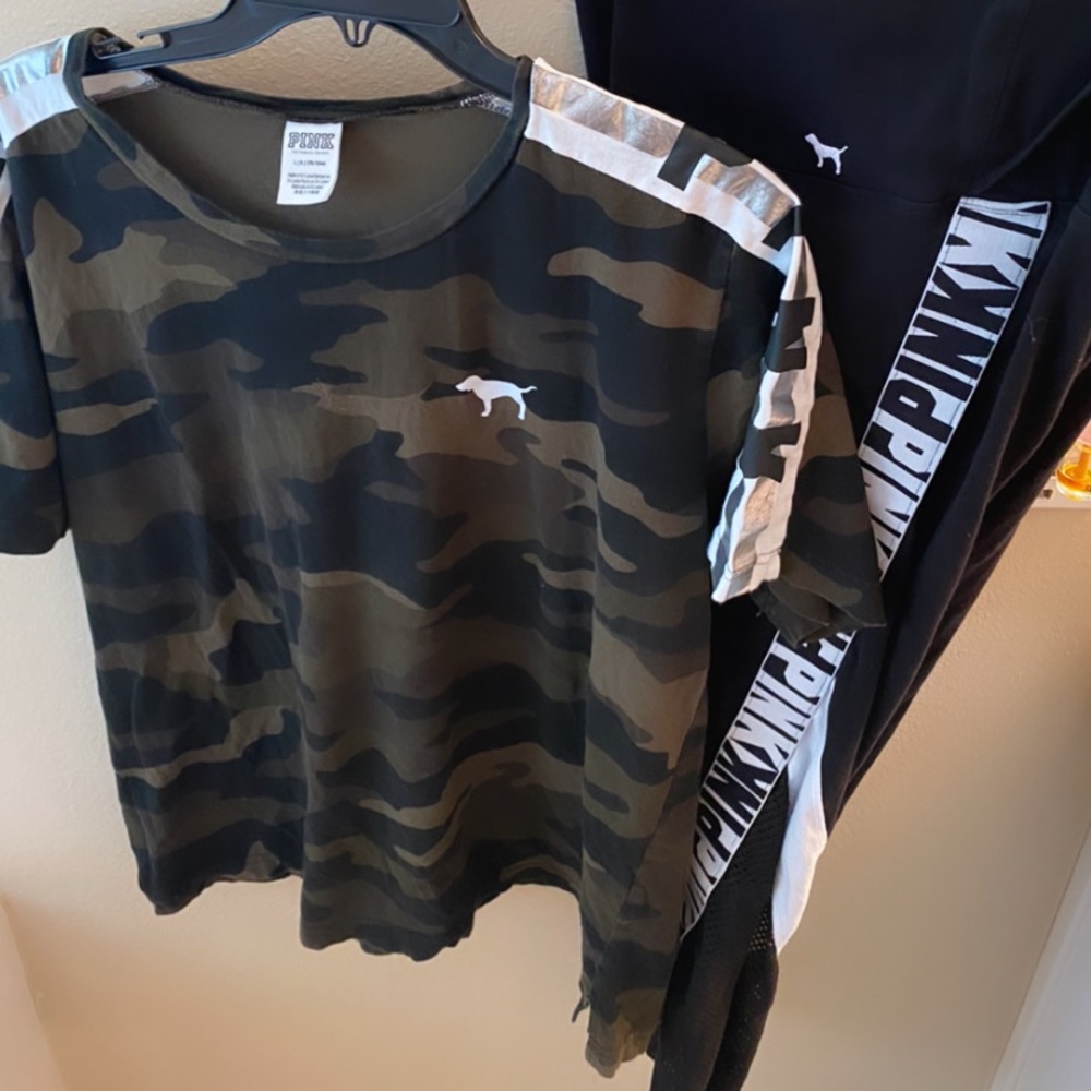 Pink Victoria’s Secret outfit  💚💚🖤🖤